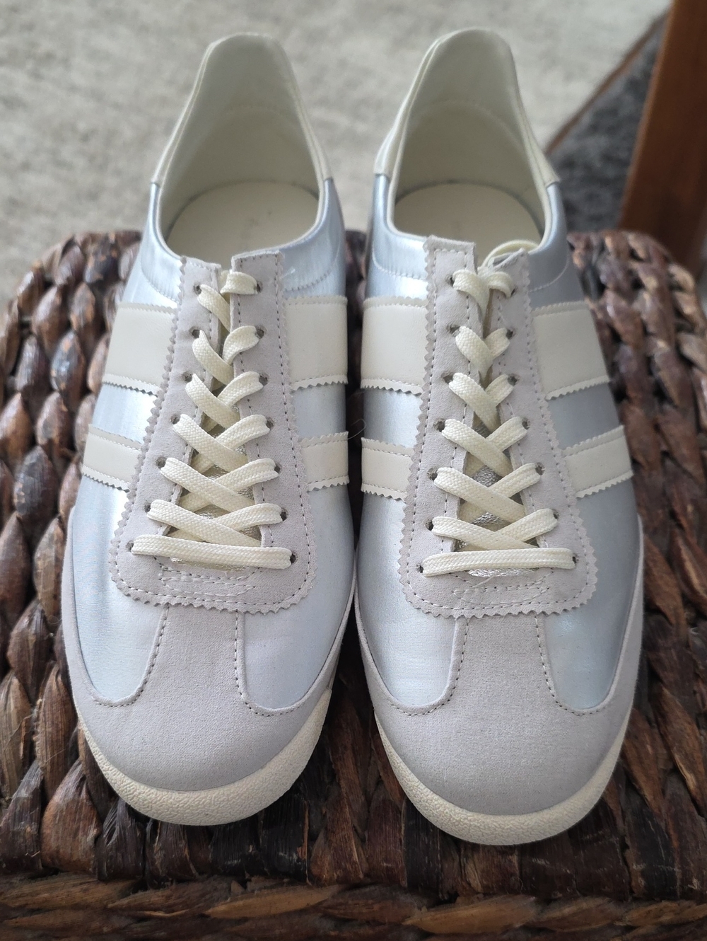 Women's Cream & Pearl White Lace-Up Retro Sneakers